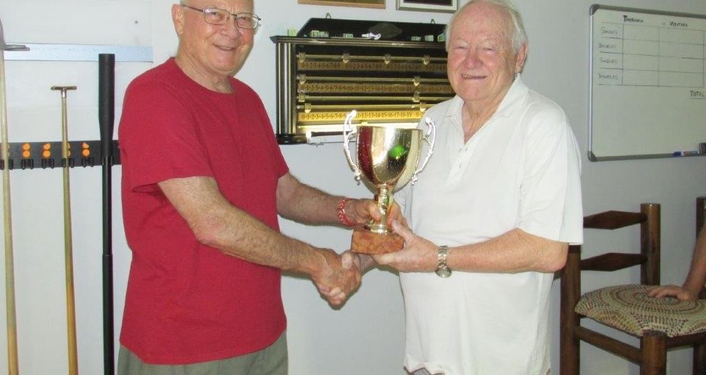 David-Webster-presents-Brian-Gillespie-with-the-trophy-for-the-knockout-championship